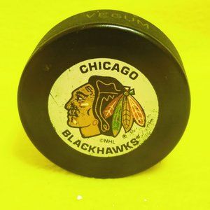 VINTAGE NHL CHICAGO BLACKHAWKS OFFICIAL HOCKEY PUCK Vegum InGlasCo Slovakia
